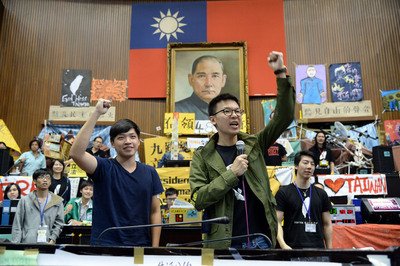 MAC: Top Chinese official willing to meet with student protestors