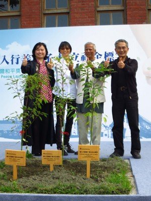 Nobel laureate participates in tree planting event in Taiwan