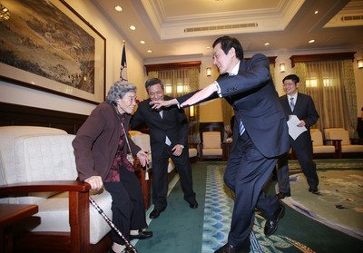 Ma calls for Japan to apologize to comfort women