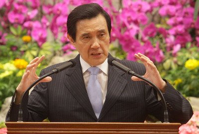 President meets with Honduran, Panamanian envoys to WTO