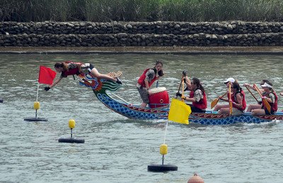 Foreign teams compete in dragon boat races