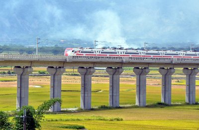 Railway electrification brings Taitung closer for tourists