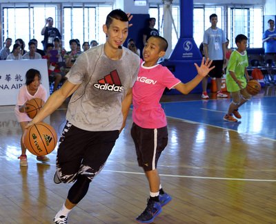 Jeremy Lin shares about childhood during visit to Hsinchu
