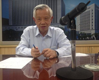 Perng answers questions on monetary policy, housing market at legislature