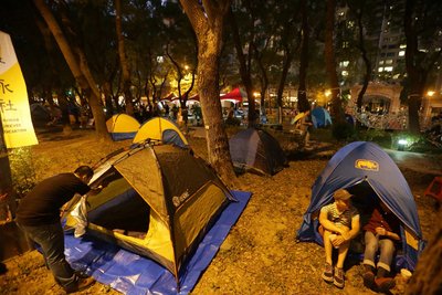 Civic groups hold rally calling for housing rights
