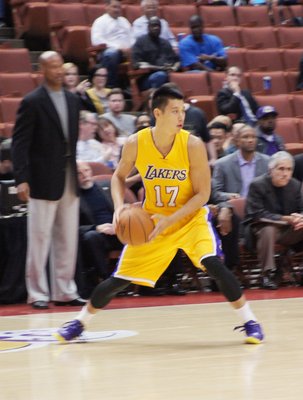 Jeremy Lin scores 15 points in game against Phoenix Suns