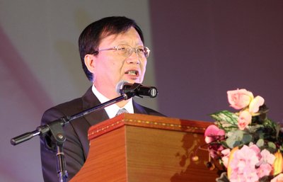 Senior civil servants pursuing advance education in China will face penalties
