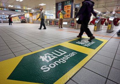 Taipei's new metro line sees smooth operation despite some confusion