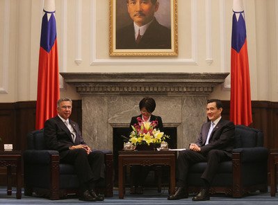 President Ma meets with Panama’s new ambassador to Taiwan