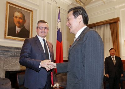 Ma suggests platform for regular talks with France