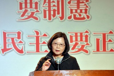 Tsai declines Ma’s invitation to discuss constitutional reform