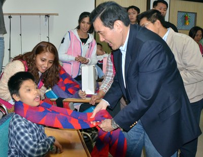 Ma has memorable New Year's Eve with underprivileged children