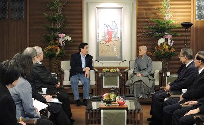 President meets Tzu Chi founder