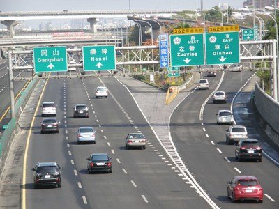 Traffic picks up as Lunar New Year draws to a close