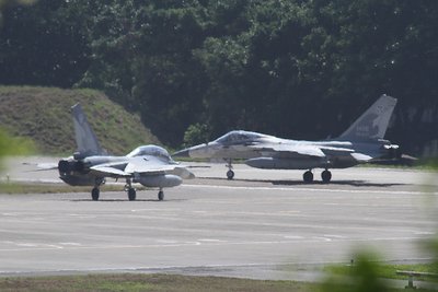 Two US F-18 fighters land in Taiwan due to mechanical problems
