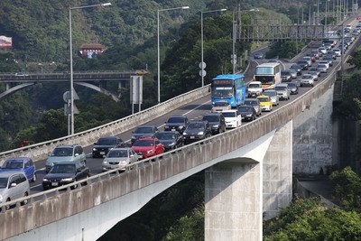 Holiday traffic likely to ease by 11pm: Highway officials