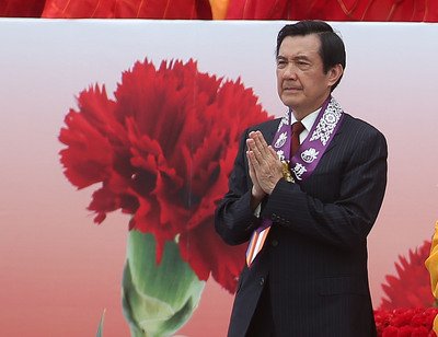 President touts Taiwan-China relations in WSJ interview