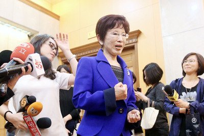 KMT to nominate Hung if public support reaches 30%
