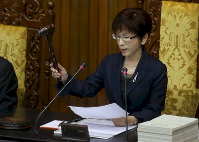 KMT’s Hung fares better than Chu in poll, real test yet to come