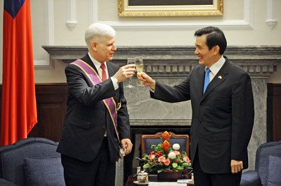New de facto US ambassador to take office Monday