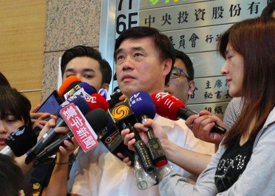 Former Taipei Mayor announces bid for legislative seat in 2016