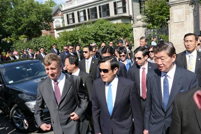 Crowds greet President Ma in Boston stopover