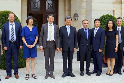 Education minister promotes Chinese language learning in France