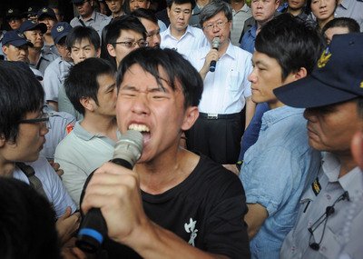 Education minister urges dialogue as protests continue