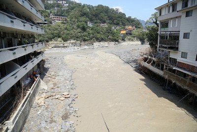 Blocked roads hinder restoration of power to New Taipei’s Wulai District