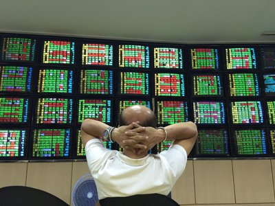 Taiwan shares end below 8,200 points as financials trend lower