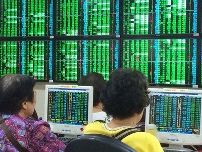 Taiwan shares fall 4.83%; government intervention a possibility