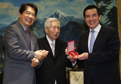 President honors veterans and descendants of Allied leaders