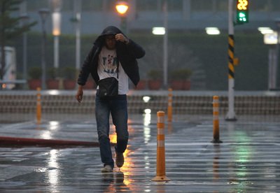 CWB issues land warning for Typhoon Dujuan