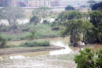 Typhoon Dujuan leaves 3 dead, 376 injured