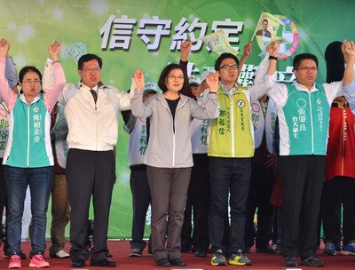 Tsai says DPP willing to work with KMT if she is elected