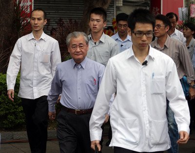 Premier condemns Paris attacks; Taiwan issues yellow alert