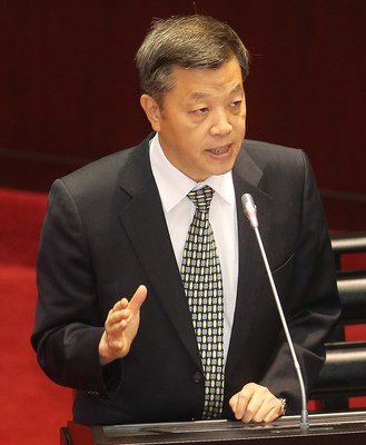 Gov’t to loosen restrictions on hiring of foreign white collar workers