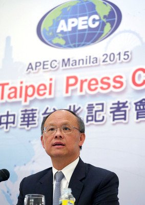 Economics Minister hopes to see Taiwan chip design industry open up to Chinese investors within term of office