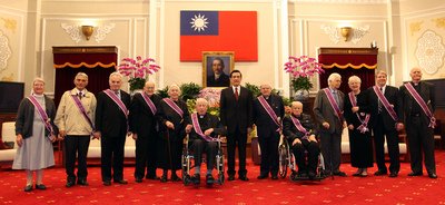 President Ma honors 12 foreign members of clergy
