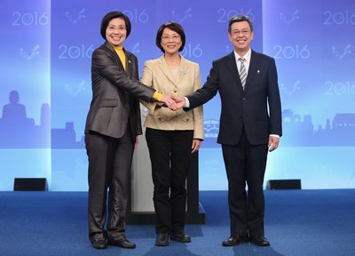 First debate for vice presidential candidates under way