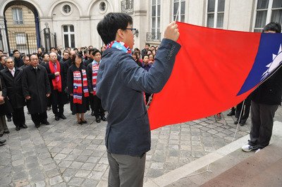Taiwan flag flying in Paris