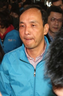 KMT’s Eric Chu concedes defeat, steps down as party chairman