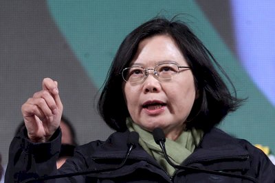 Taiwan voters elect first female president