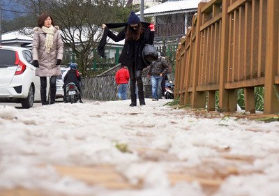 Record cold weather to last until Tuesday