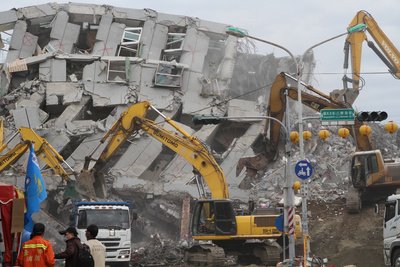 Three developers of collapsed building in custody