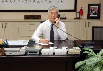 China offers post-quake assistance to Taiwan via hotline