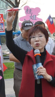 Candidates for KMT chair spar over cross-strait policy