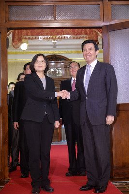 Ma, Tsai meet to discuss transition
