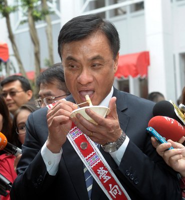 First DPP legislature president pushes foreign exchanges