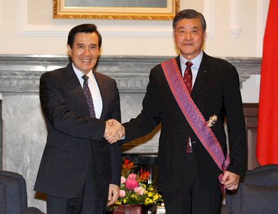 Head of National Security Council Kao Hua-chu honored